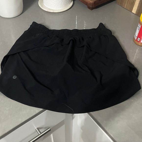 Lululemon hotty hot HR skirt 8 - Picture 5 of 5